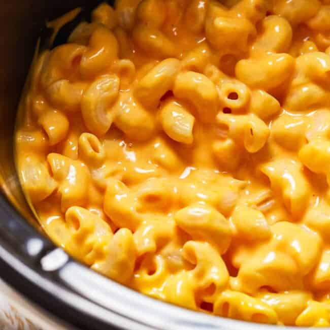 cheesy macaroni and cheese in a slow cooker