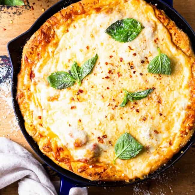 https://www.thecookierookie.com/wp-content/uploads/2022/05/skillet-pizza-recipe-650x650.jpg