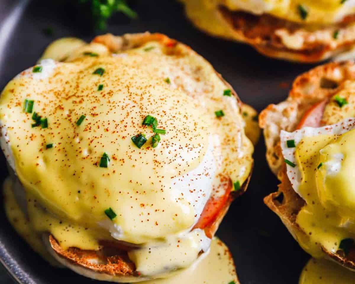 Close up of eggs Benedict. 