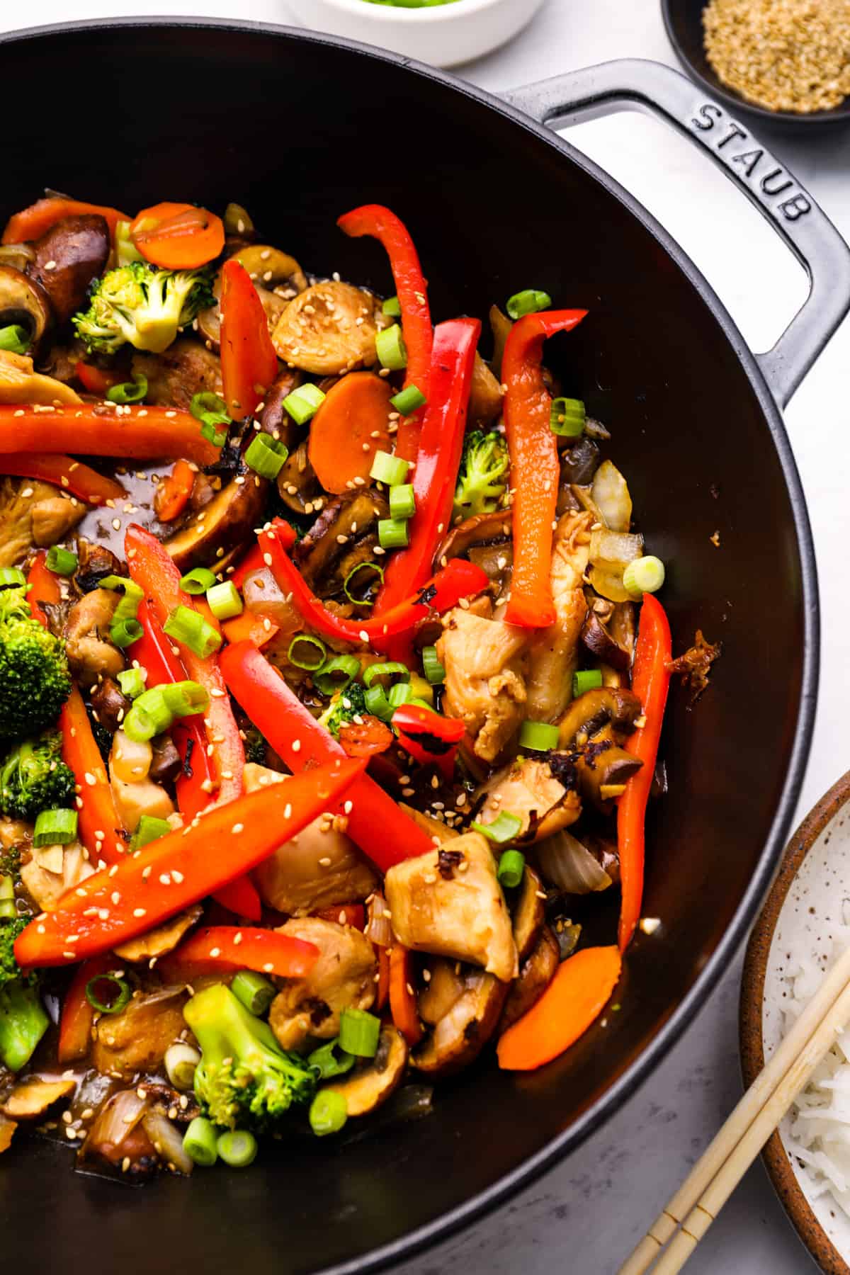 
Stir-fry chicken