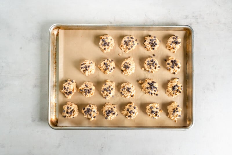 21 chocolate chip topped avalanche cookies in a baking sheet.