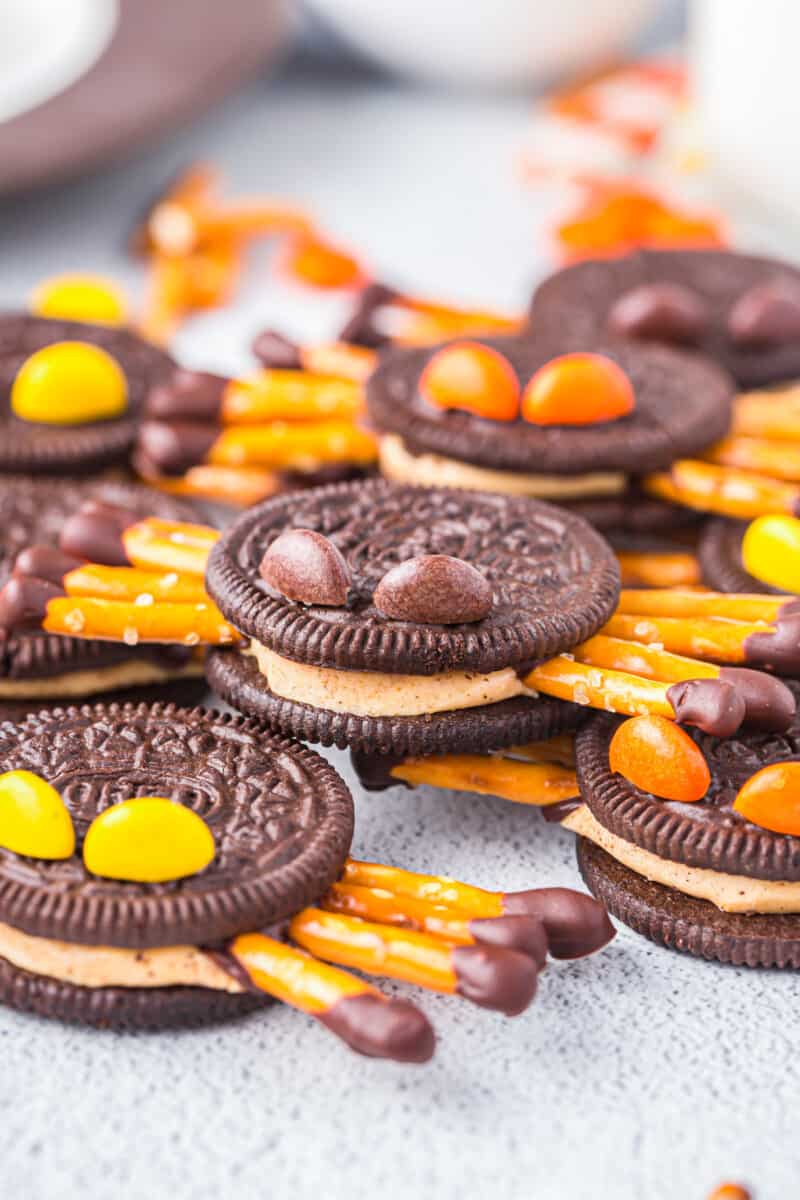 peanut butter oreo spider treats for Halloween