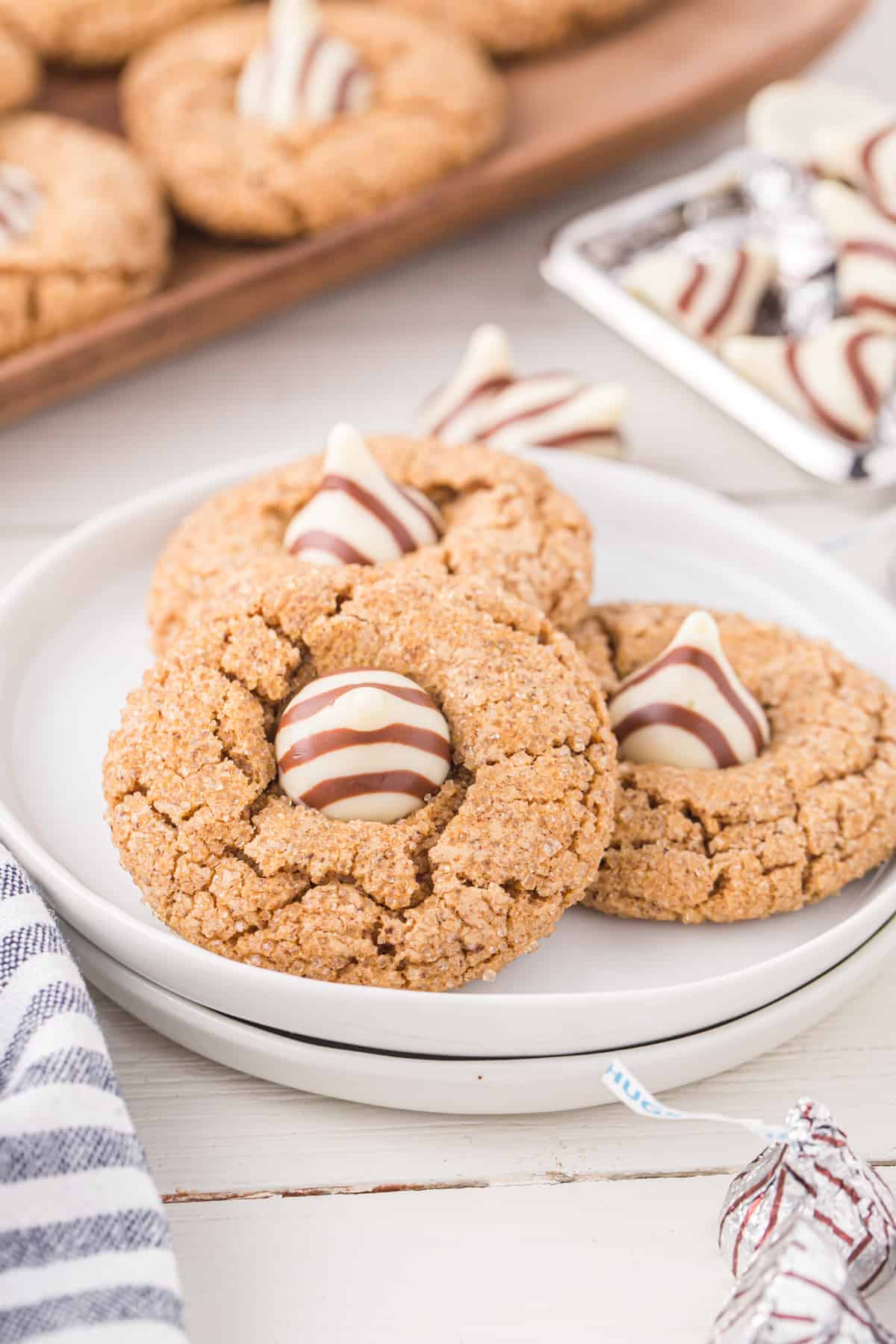 a plate of gingerbread kiss cookies