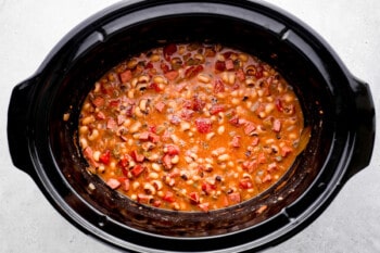 crockpot black eyed peas in a crockpot.