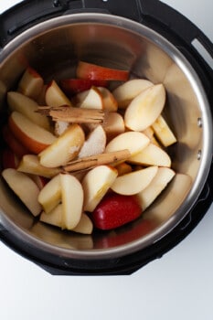 apple slices and cinnamon sticks in the instant pot