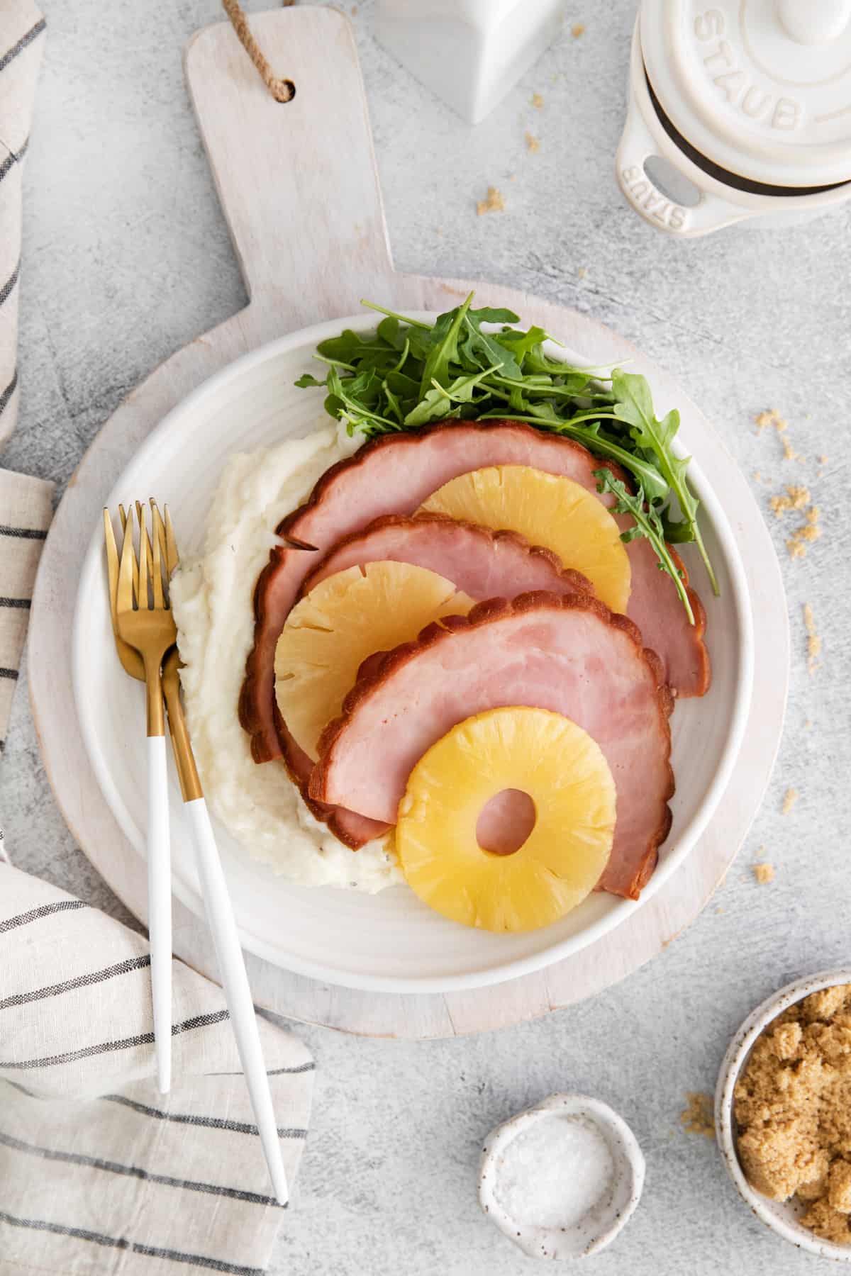 https://www.thecookierookie.com/wp-content/uploads/2022/11/Instant-Pot-Brown-Sugar-Pineapple-Ham-4.jpg