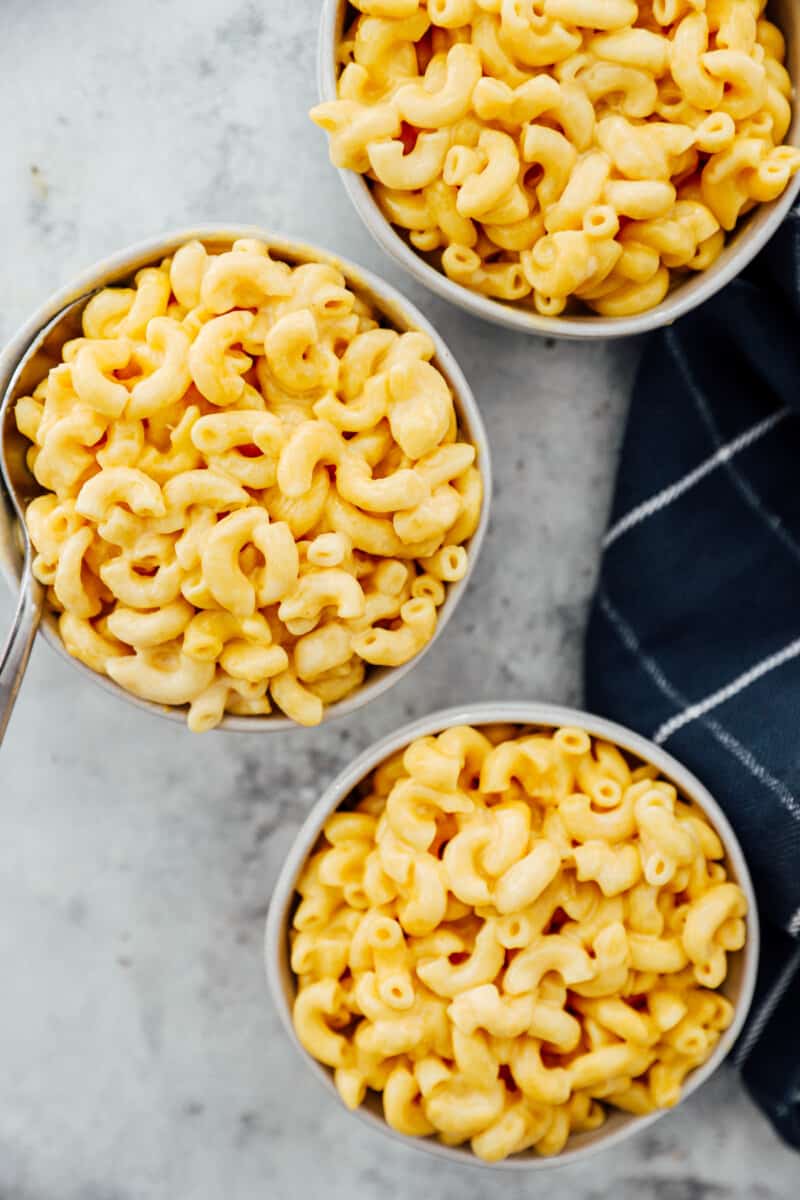 creamy macaroni and cheese in bowls