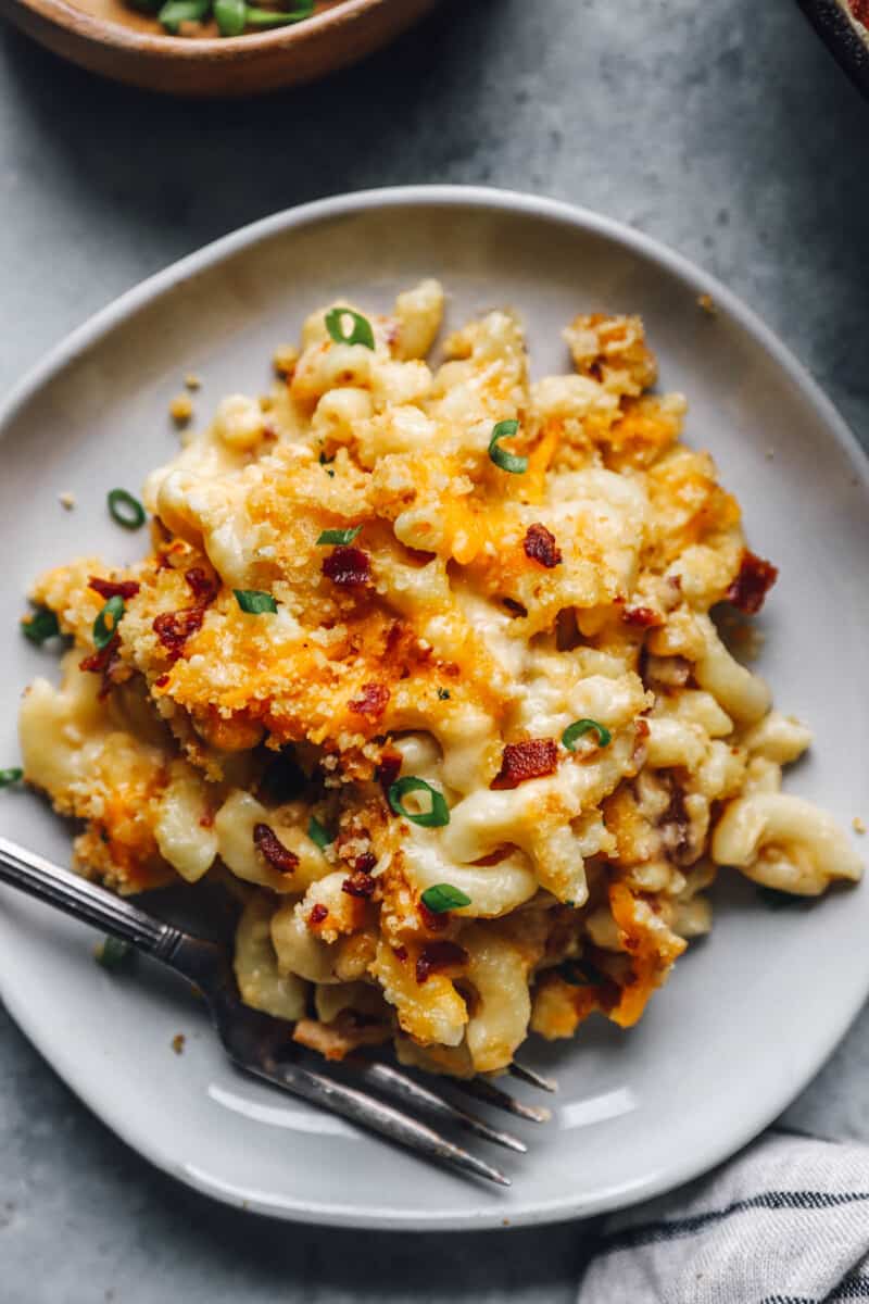 a plate of loaded Mac and cheese