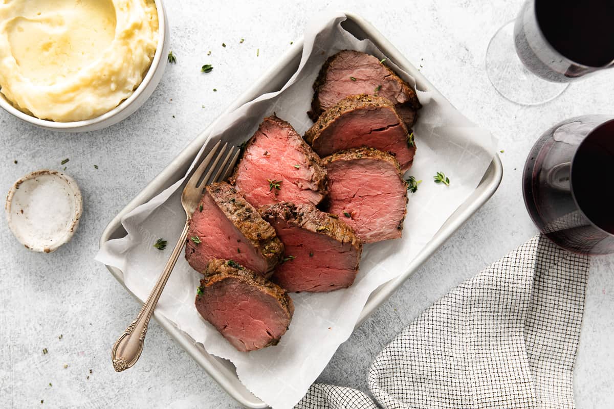 air fryer beef tenderloin cut into slices