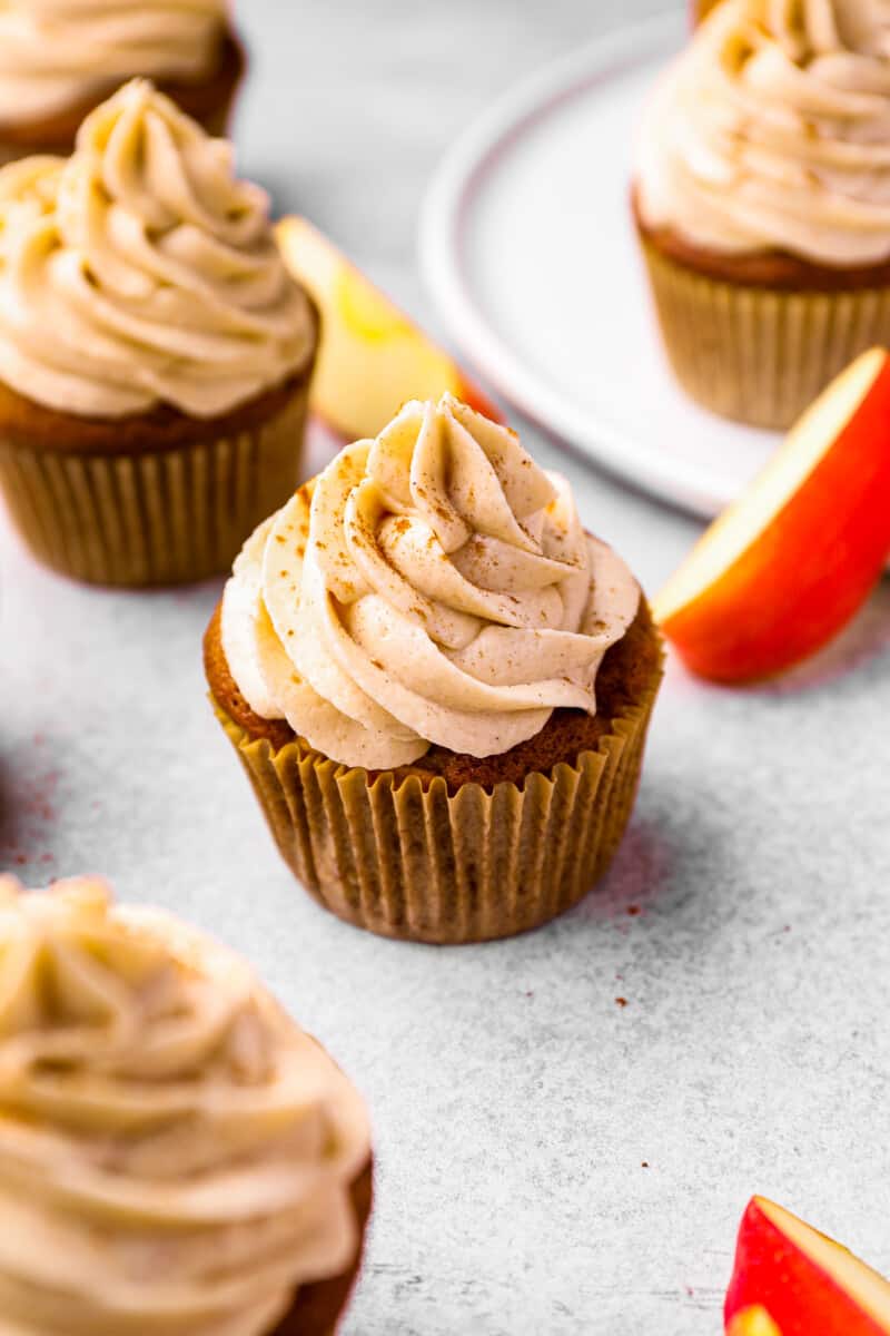 cinnamon apple cupcakes