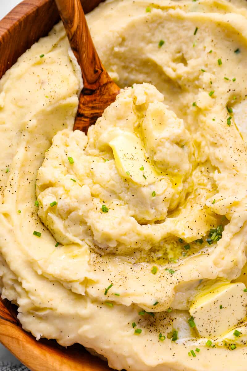 close up on crockpot mashed potatoes