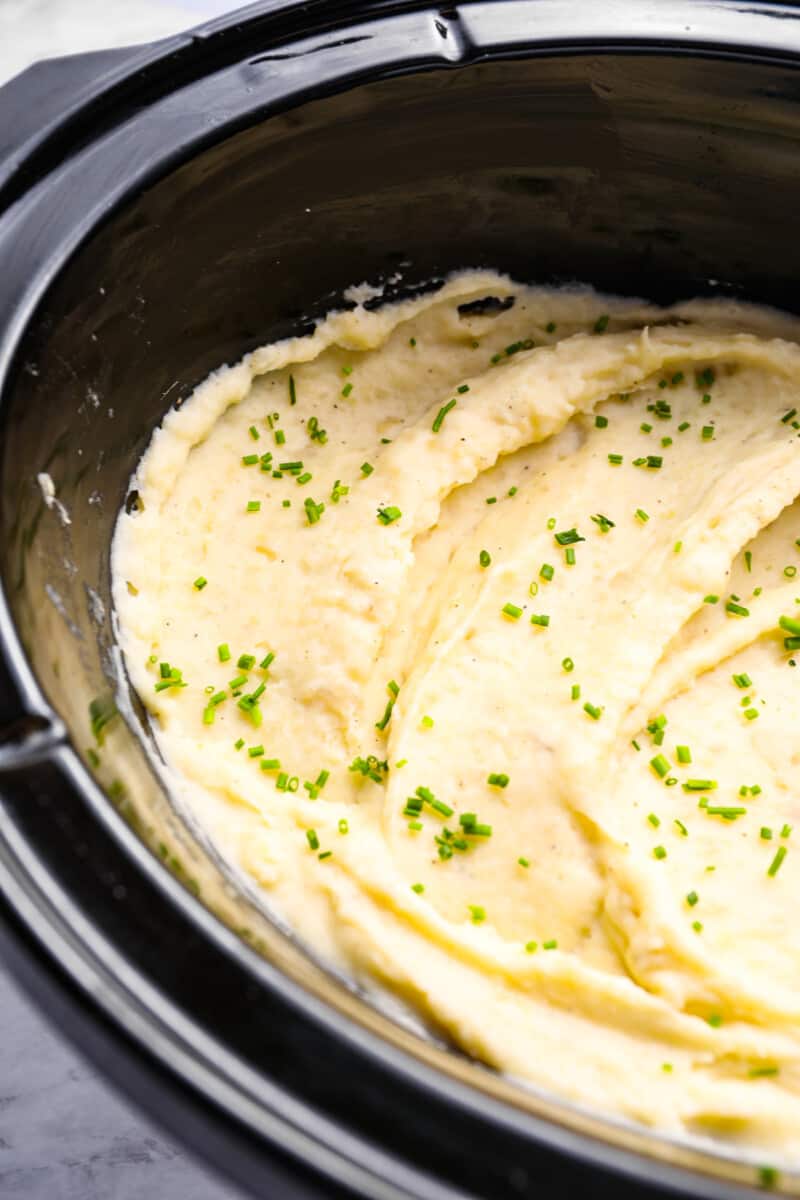 creamy mashed potatoes in a slow cooker