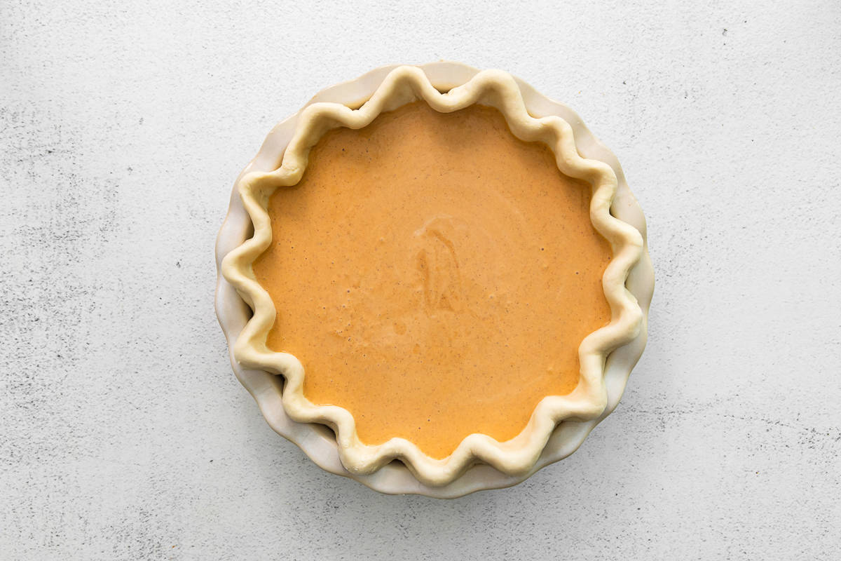 crimped pie crust with pie filling