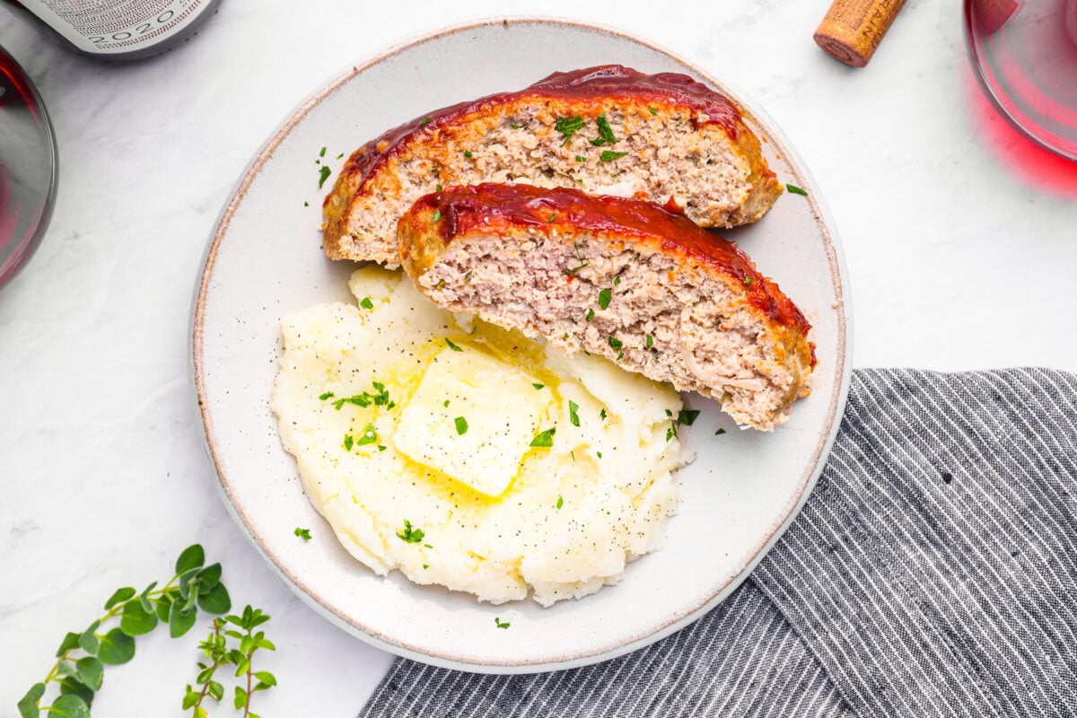 a plate of meatloaf and mashed potatoes