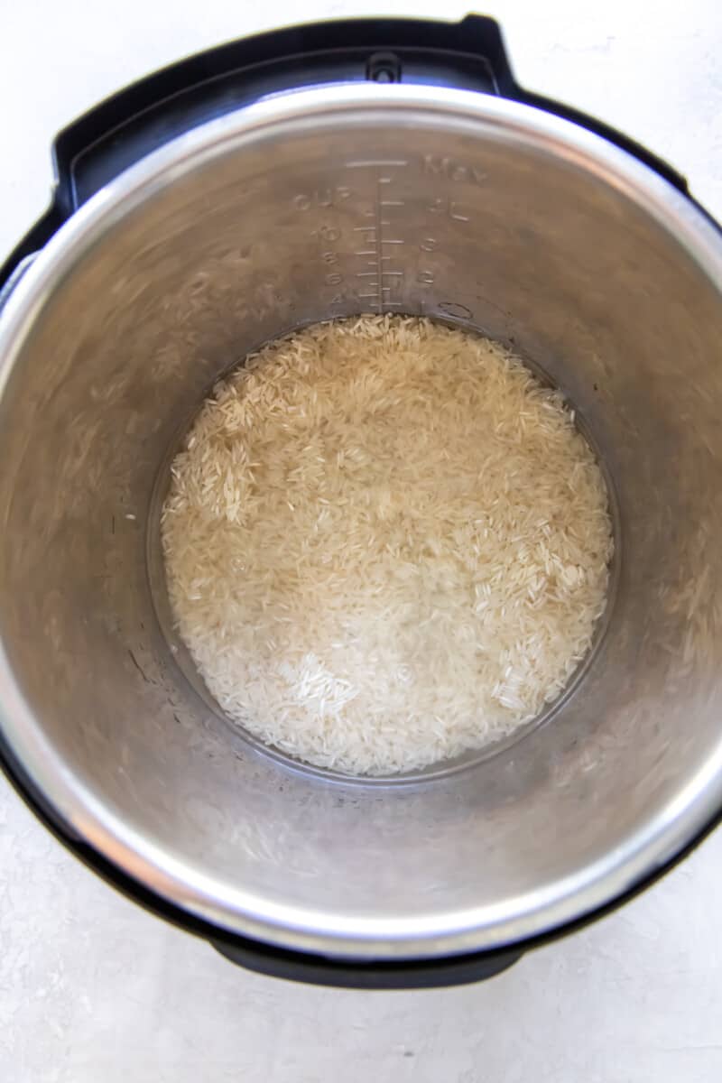 Rice, water, oil, and salt in an instant pot.
