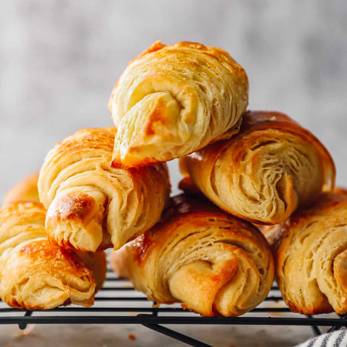 Croissant Rolling Pastry Cutter - Kind Cooking