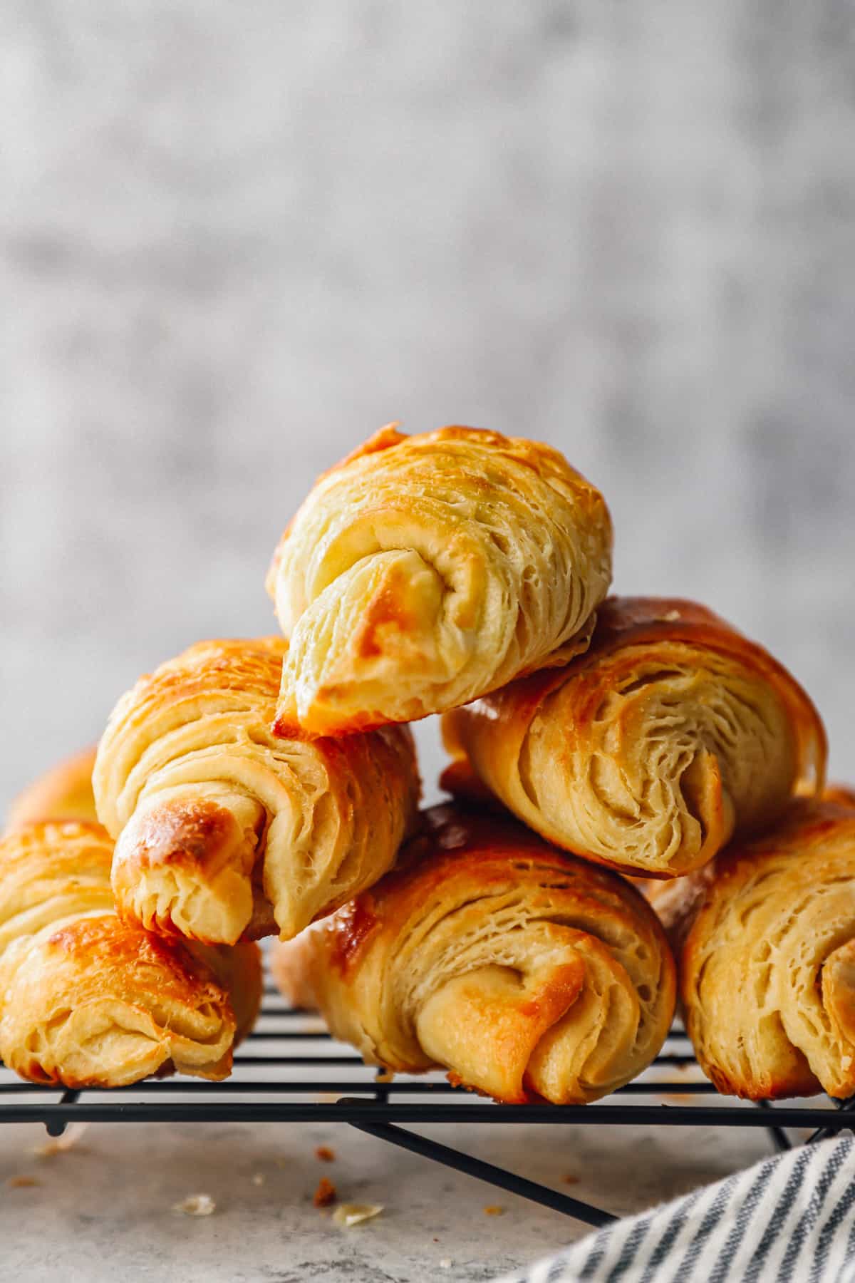 a pyramid of 6 croissants on a wire rack.