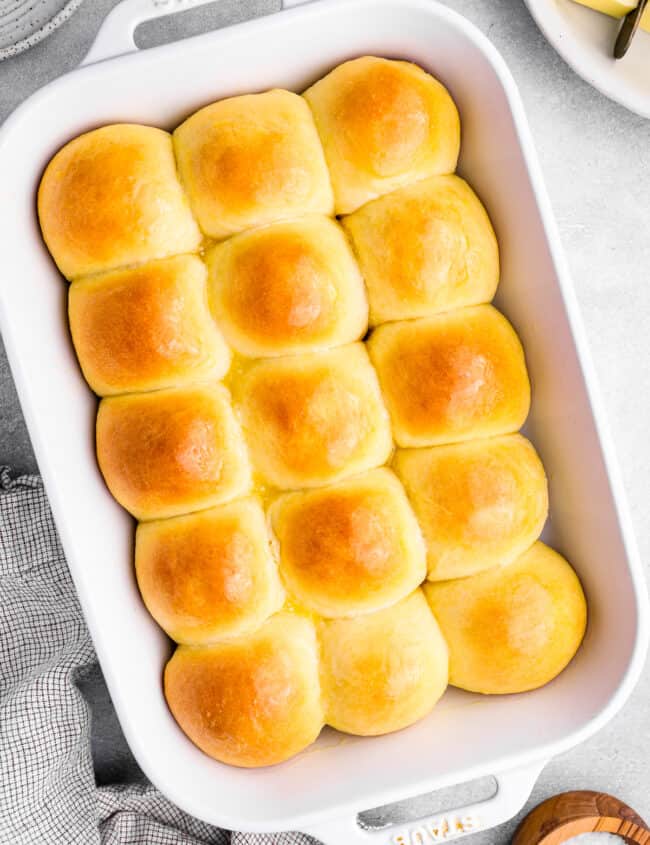 overhead view of 15 dinner rolls in a white baking dish.