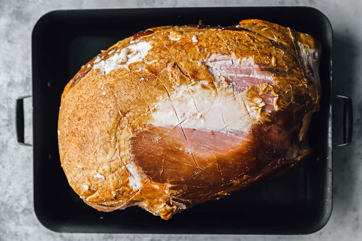 https://www.thecookierookie.com/wp-content/uploads/2022/12/how-to-brown-sugar-glazed-ham-recipe.jpg