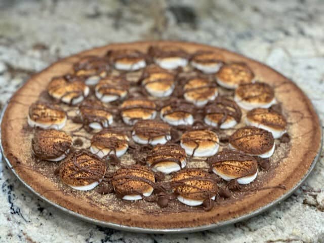 Delicious Dessert! Now get both S'Mores Dessert Pizza and Cinnamon Wheels  for AED 39 only. Use code: DD39 #dessertpizza #smoresdessert…
