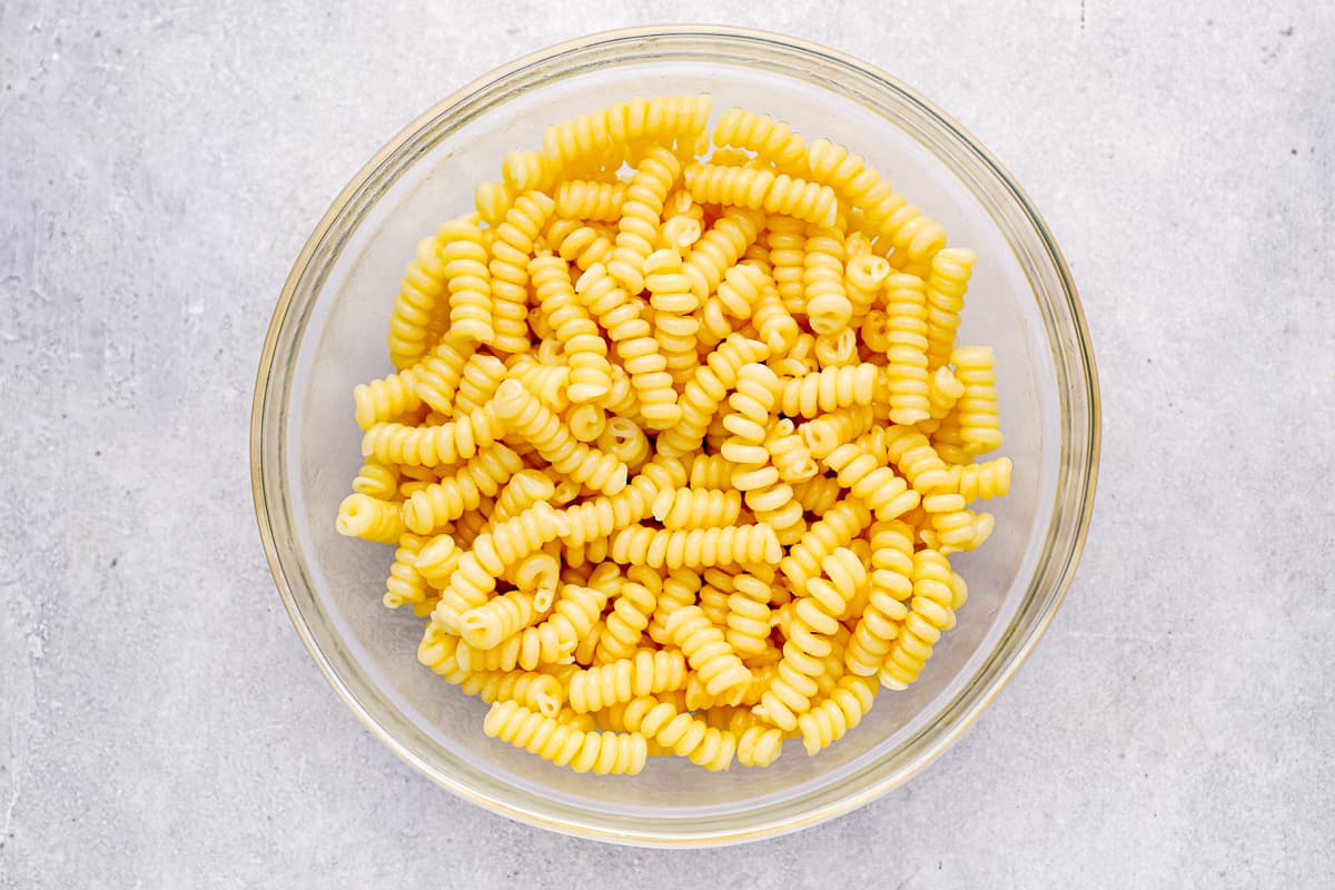 Cooked drained pasta in a glass bowl.