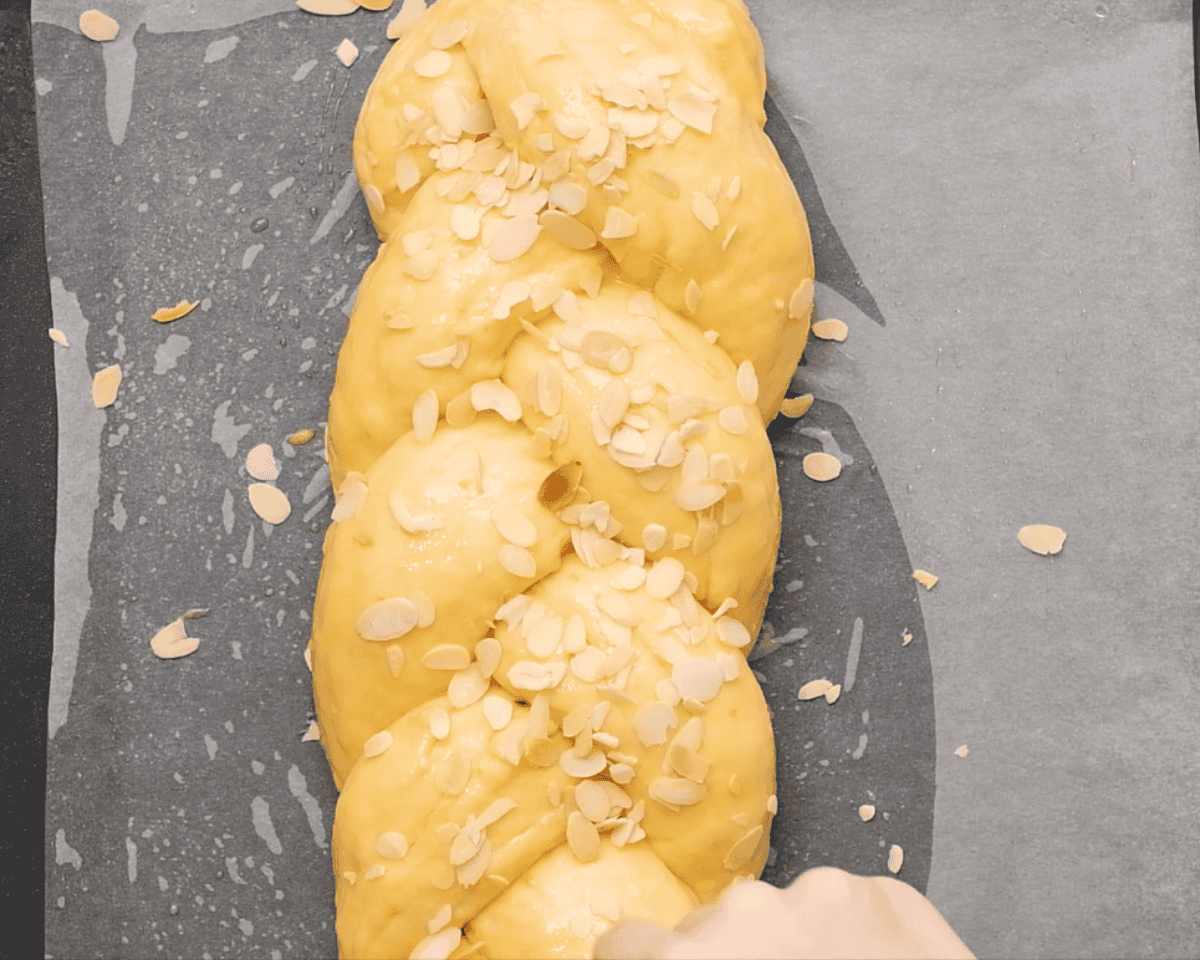 Sprinkling the bread with almonds.