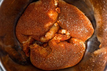 raw seasoned chicken breasts in an instant pot.