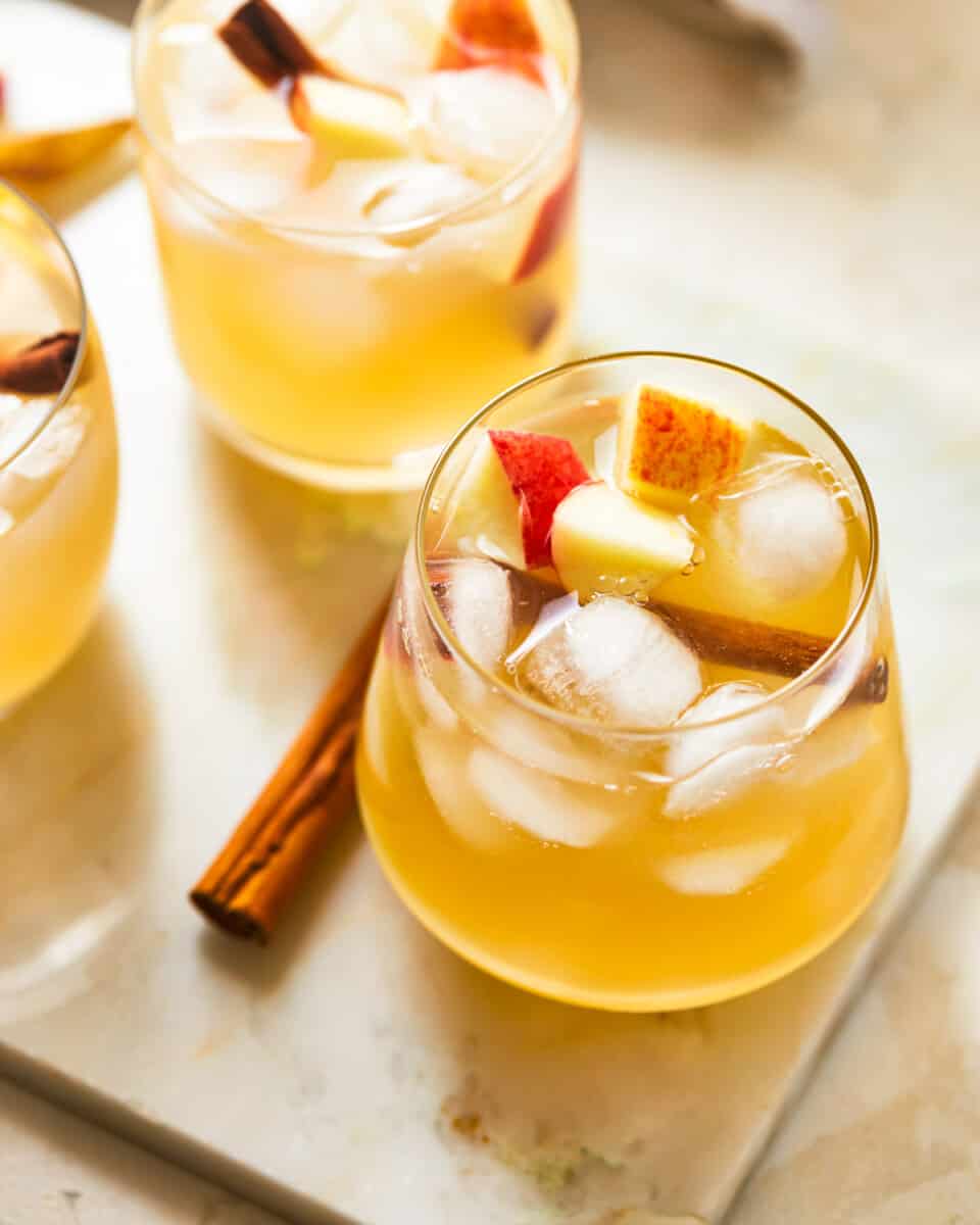 Caramel Apple Sangria (Apple Pie Sangria) Recipe The Cookie Rookie®