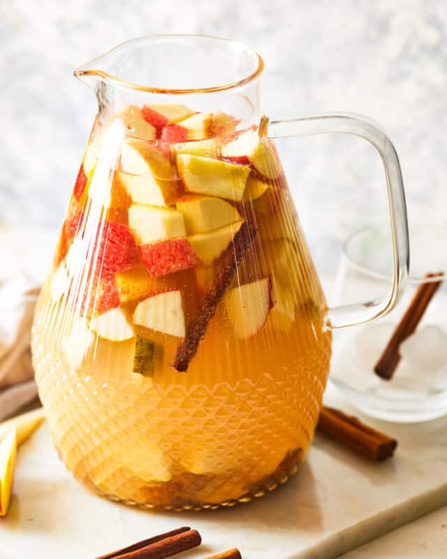 Caramel Apple Sangria (Apple Pie Sangria) Recipe The Cookie Rookie®