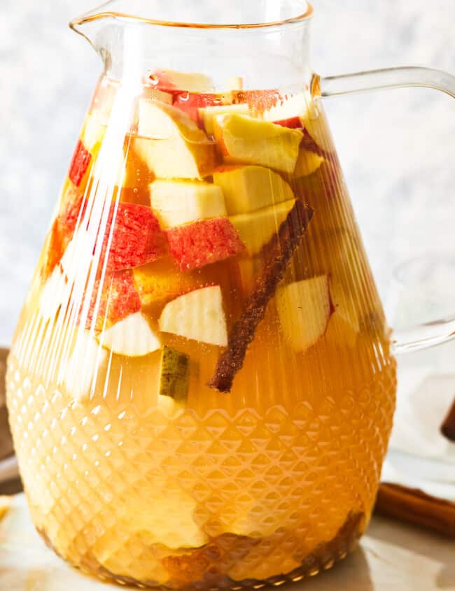 featured caramel apple pie sangria