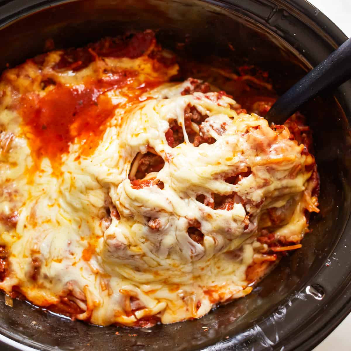 https://www.thecookierookie.com/wp-content/uploads/2023/04/featured-crockpot-spaghetti-casserole-recipe.jpg
