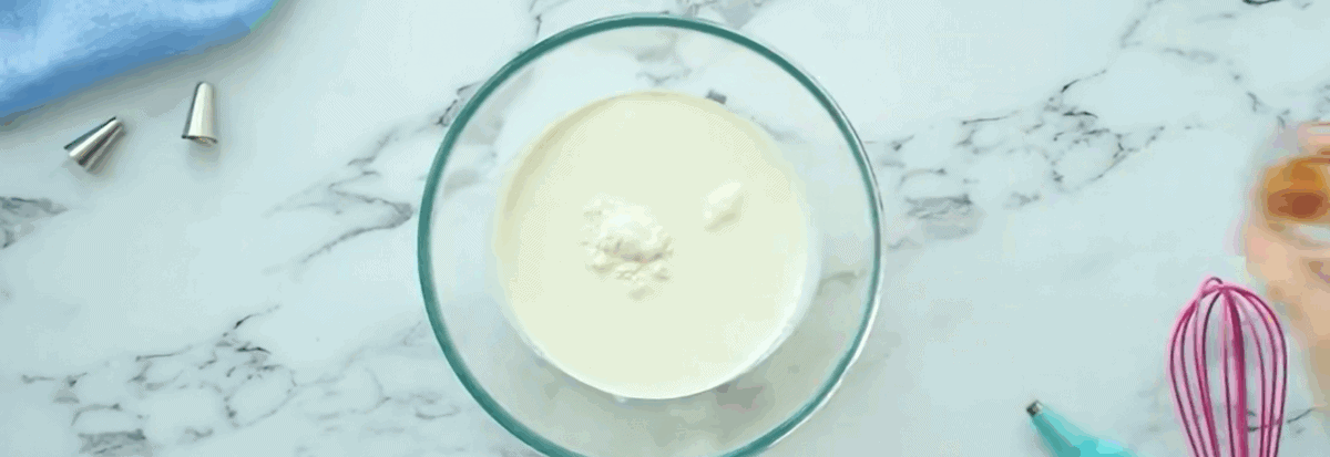 Combining cream, sugar and vanilla. 