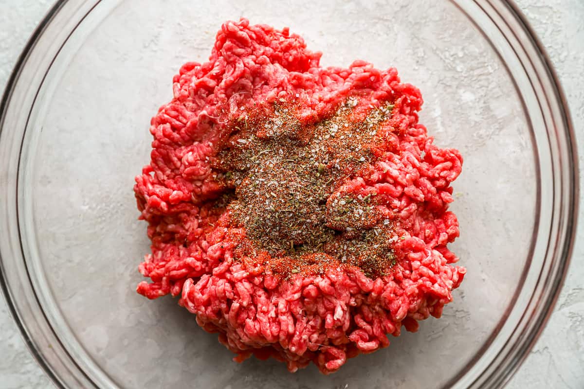 https://www.thecookierookie.com/wp-content/uploads/2023/06/how-to-burger-seasoning-recipe-3.jpg