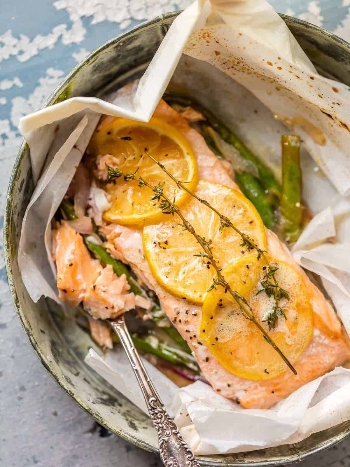 lemon butter salmon filet and asparagus in parchment paper.