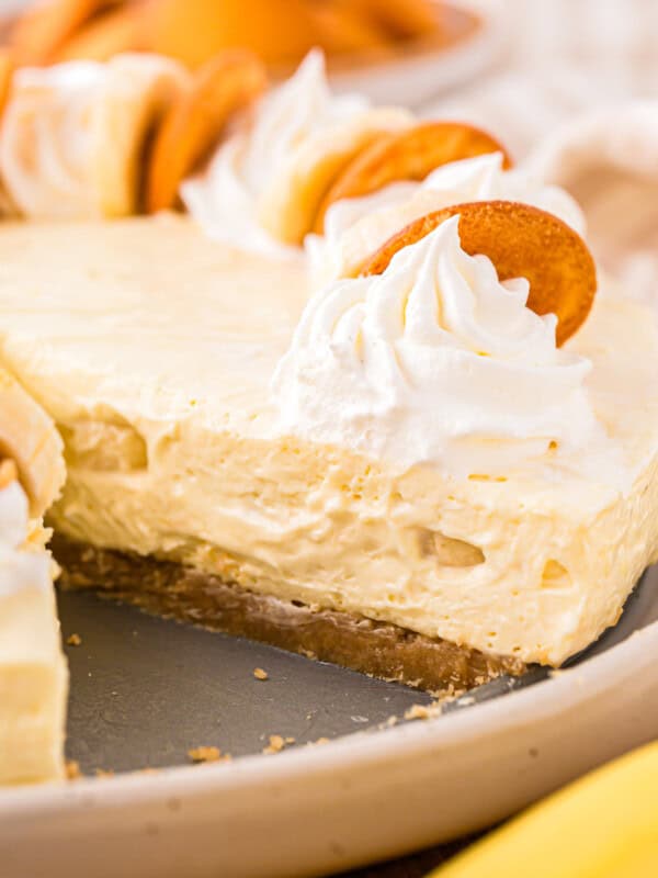 A slice of banana cheesecake on a plate.