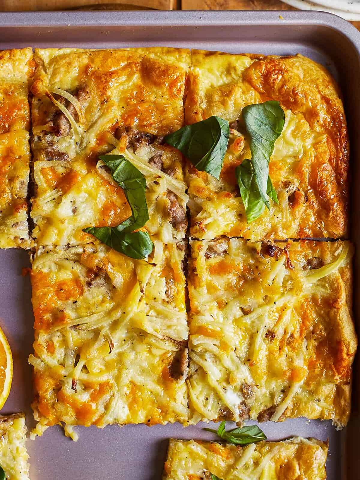 https://www.thecookierookie.com/wp-content/uploads/2023/08/sheet-pan-breakfast-pizza-4-of-10-edited.jpg