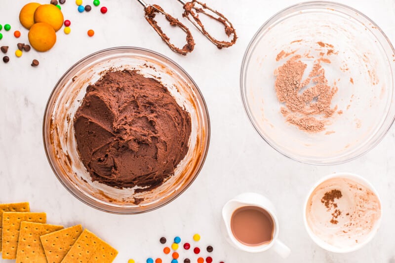 A bowl of chocolate ice cream with chocolate chips and crackers.