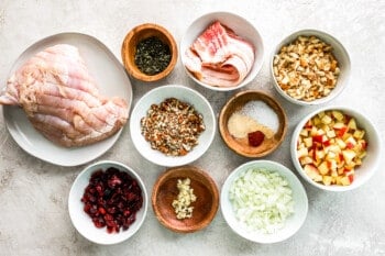 Ingredients for roasted chicken with cranberries and cranberries.