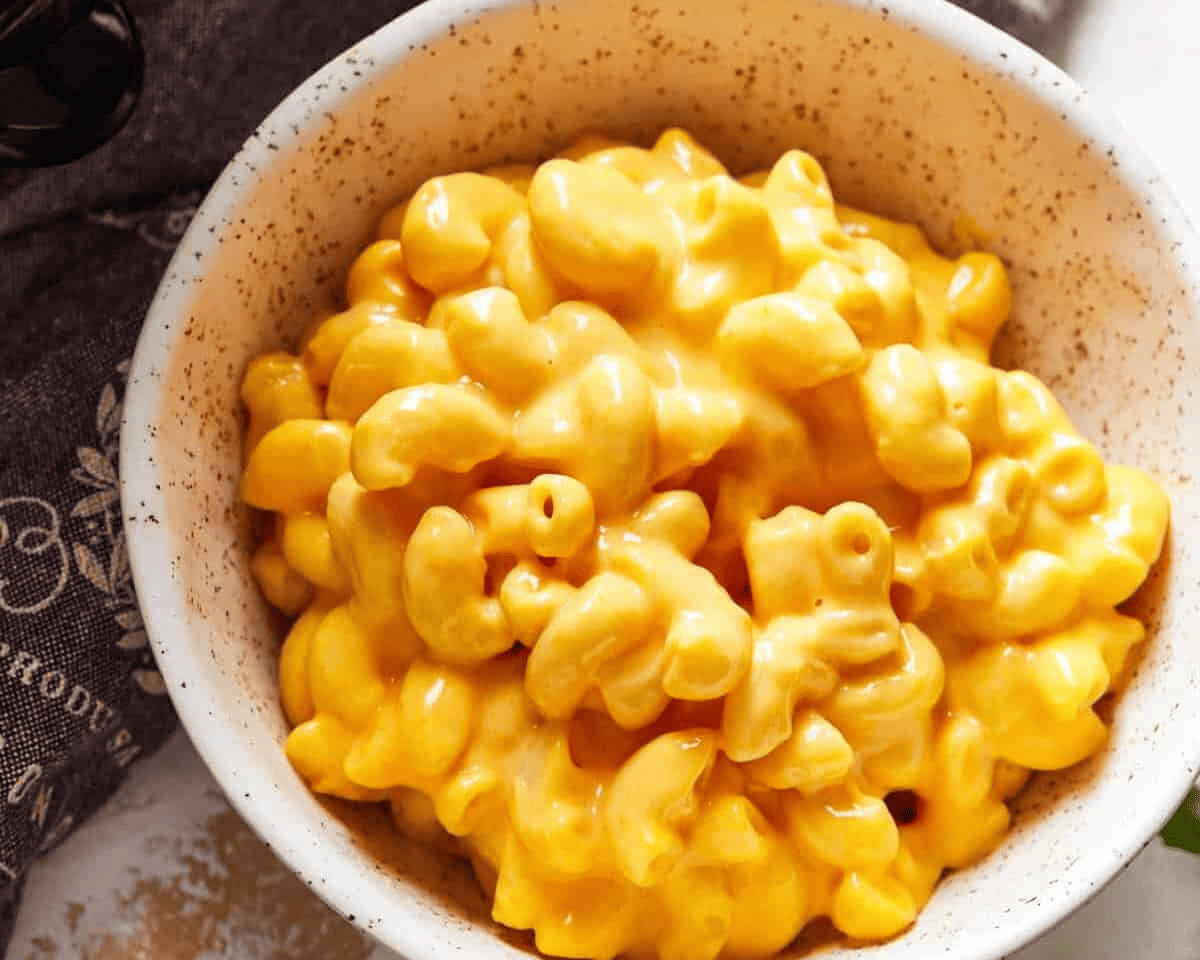 Macaroni and cheese in a bowl. 