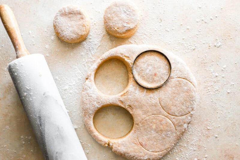 A rolling pin and a rolling pin on a table.