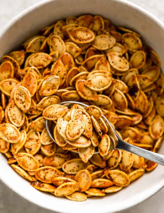 https://www.thecookierookie.com/wp-content/uploads/2023/10/roasted-pumpkin-seeds-recipe-3-650x845.jpg