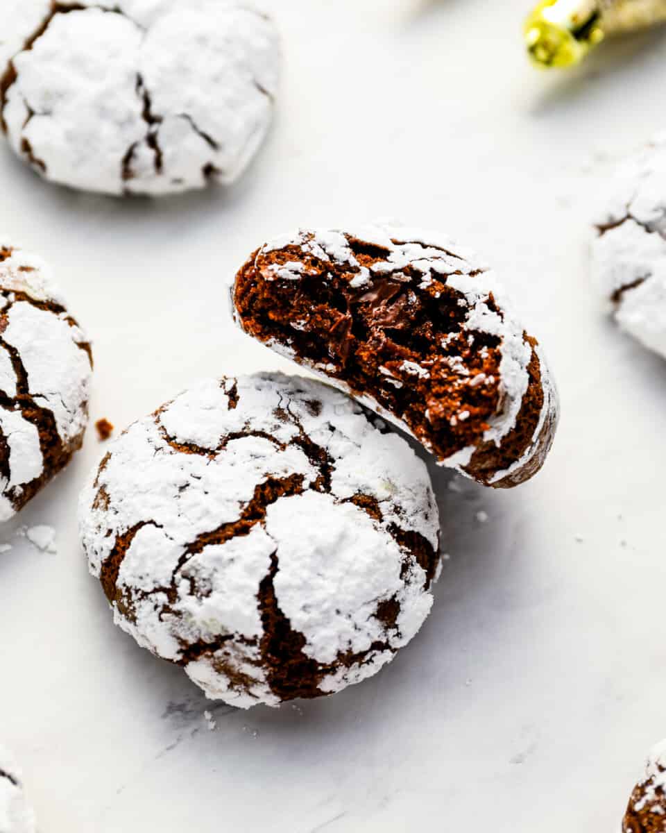 Chocolate crinkle cookies with powdered sugar.