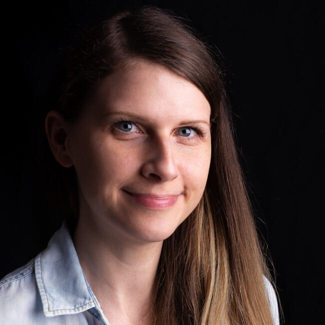 Keywords: food blogger

Description: A food blogger captured in a portrait, showcasing her long hair.