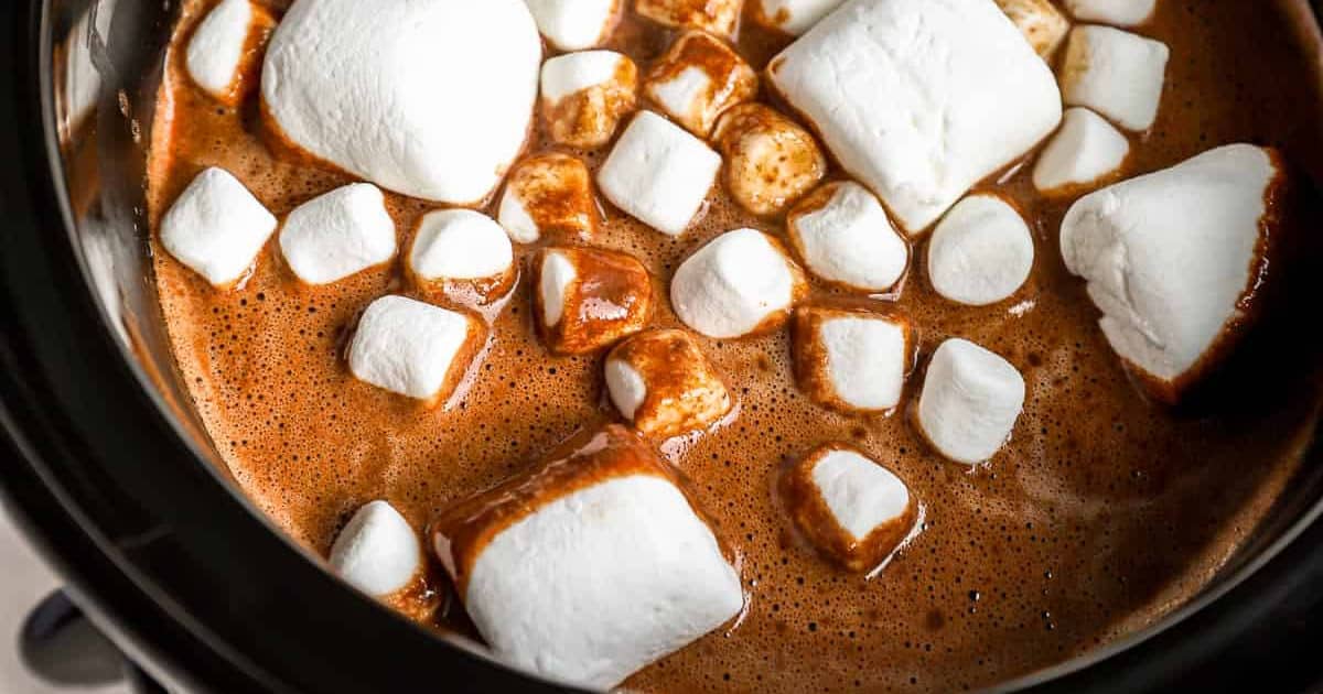 https://www.thecookierookie.com/wp-content/uploads/2023/12/crockpot-hot-chocolate-OG.jpg