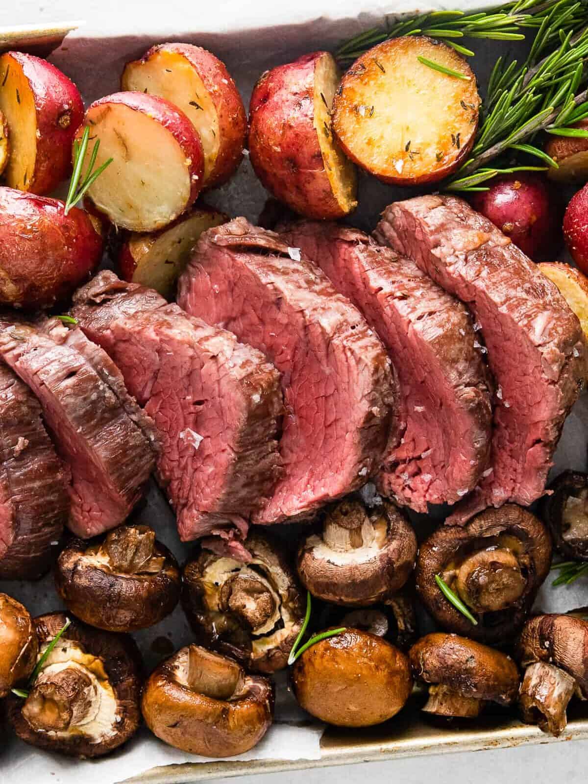 https://www.thecookierookie.com/wp-content/uploads/2023/12/sheet-pan-christmas-dinner-with-beef-tenderloin-recipe-2-edited.jpg