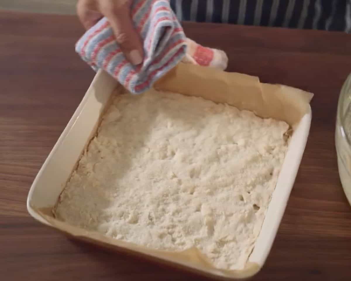 Baked gluten-free shortbread crust